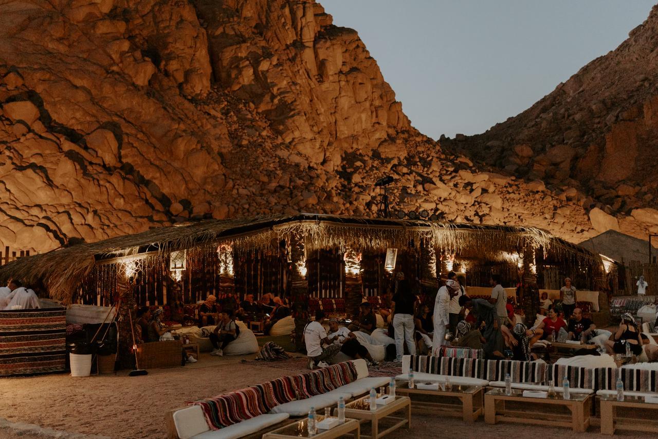 VIP Traditional bedouin dinner and show